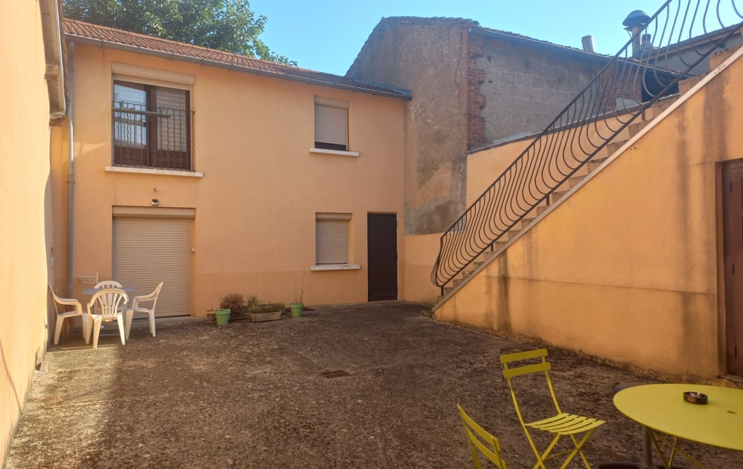 Annonces CROIXROUSSE : Building | LA TOUR-DE-SALVAGNY (69890) | 162 m2 | 621 000 € 